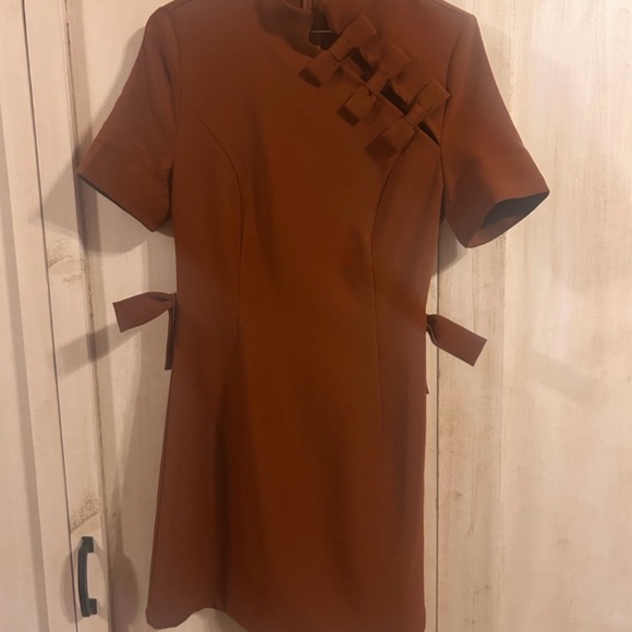 Commense Brown Mini Dress with Short Sleeves and Bow Accents - Picture 3 of 10
